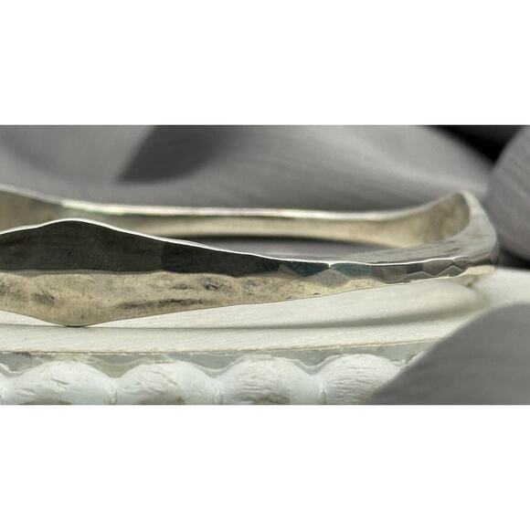 Retired James Avery Las Martilbalos Hammered Bangle Bracelet 39.76G/7.5in - Picture 3 of 8